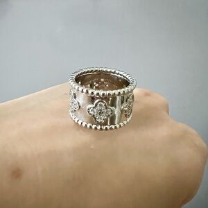 Unisex Elegant Silver Floral Band Ring size8